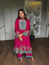 A line crepe embroided suit (Jenny)